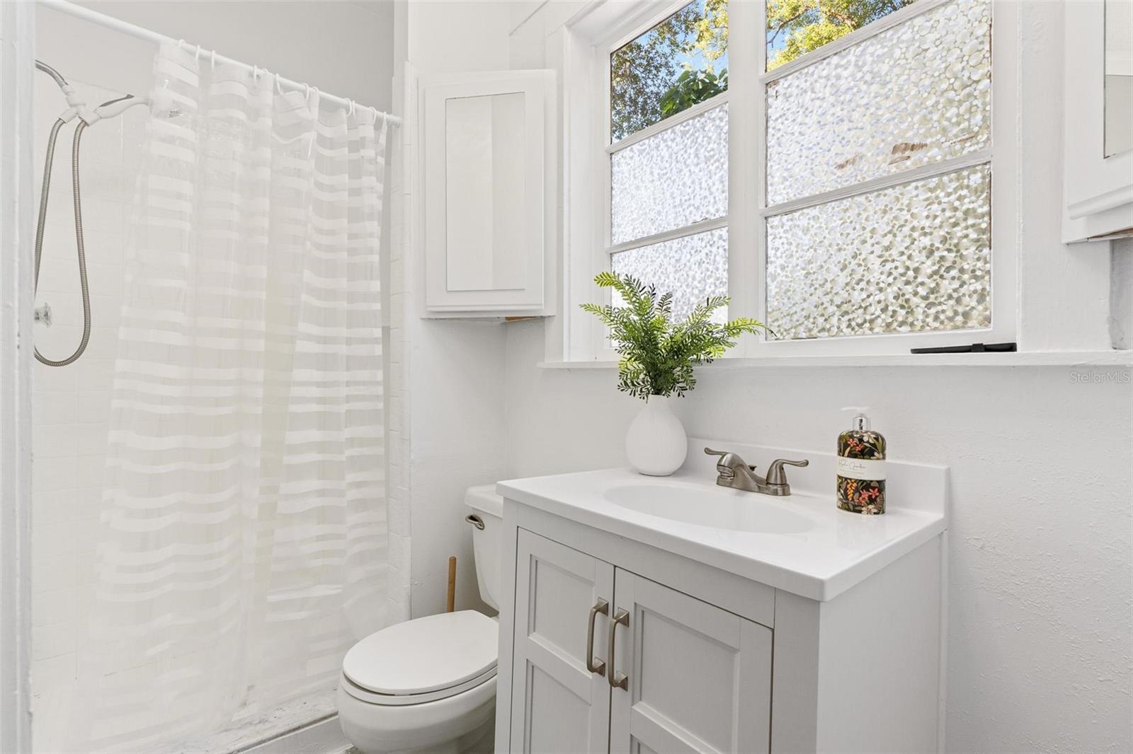 Image 19 of 35 For 12 Forest Avenue