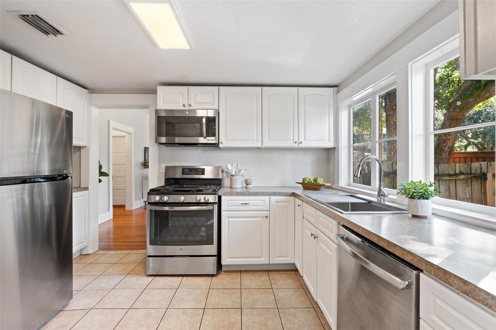 Image 2 of 35 For 12 Forest Avenue