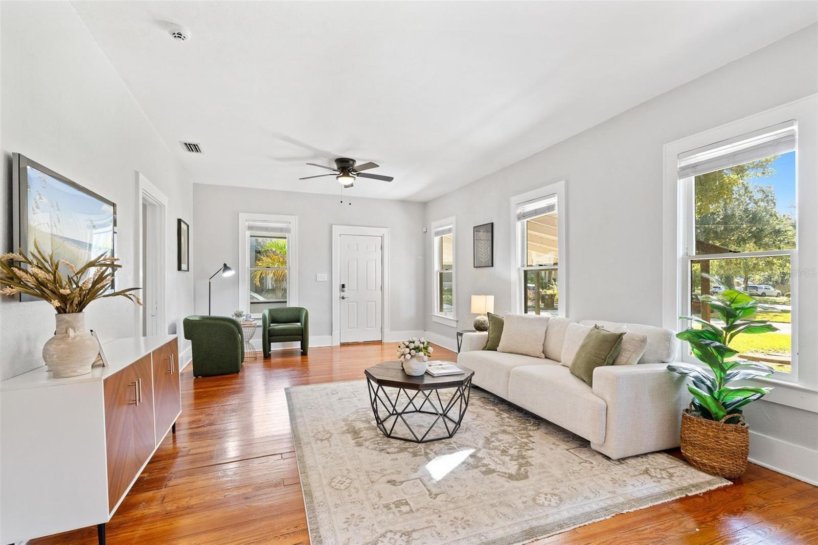 Image 3 of 35 For 12 Forest Avenue