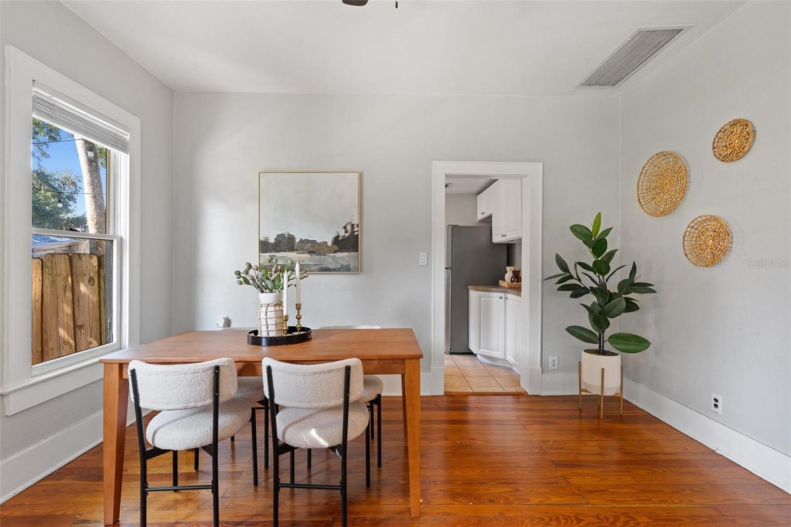 Image 6 of 35 For 12 Forest Avenue