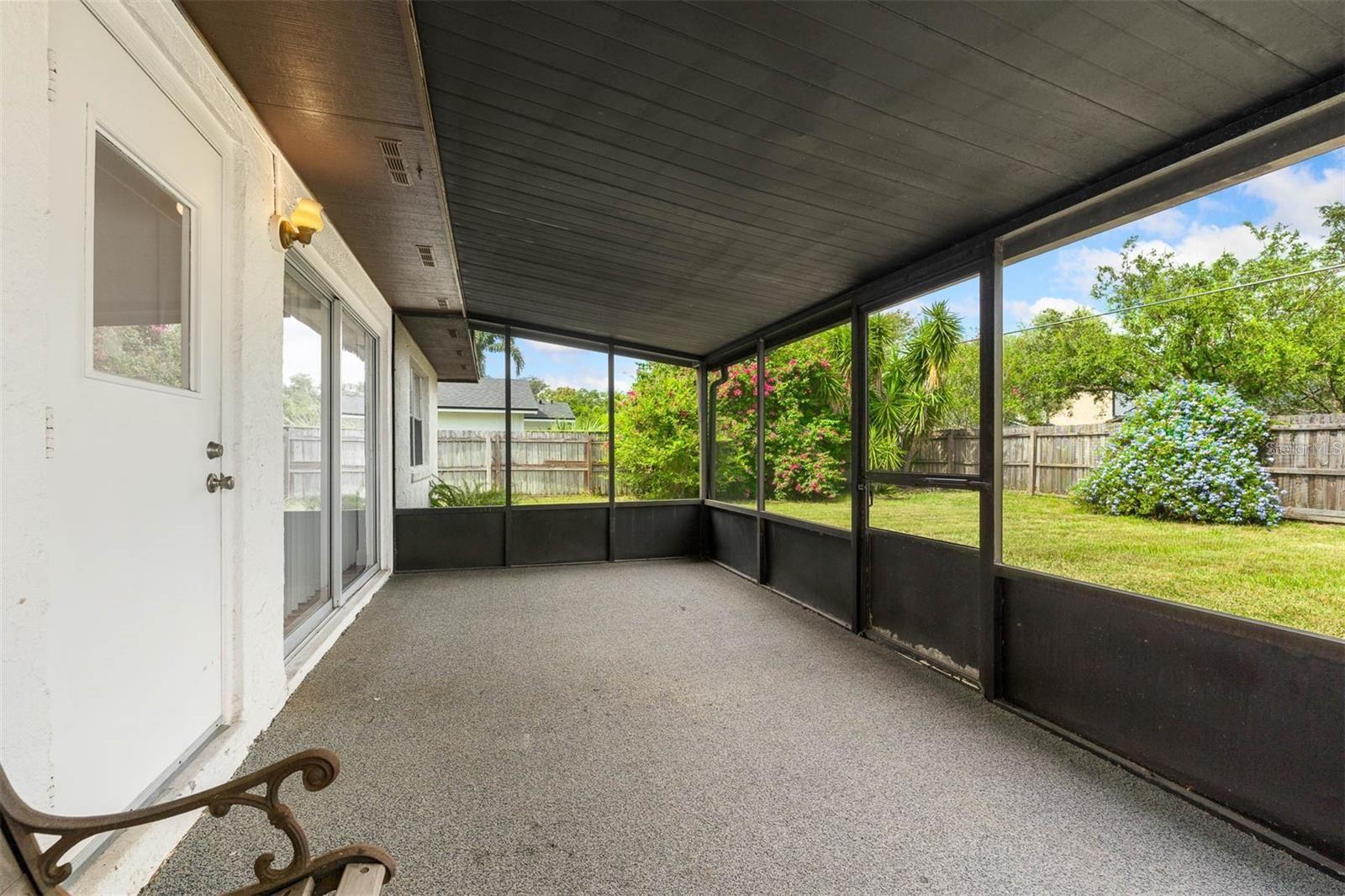 Image 21 of 25 For 8323 Banyan Boulevard