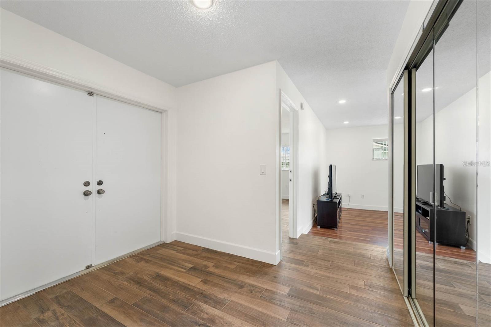 Image 4 of 25 For 8323 Banyan Boulevard