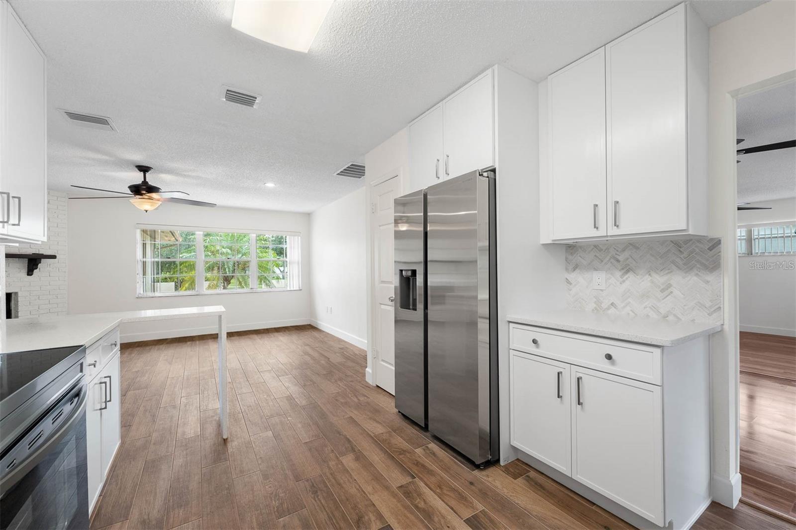 Image 6 of 25 For 8323 Banyan Boulevard