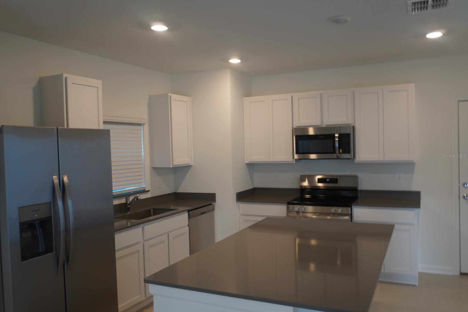 Image 12 of 19 For 7352 Summer Ivy Alley