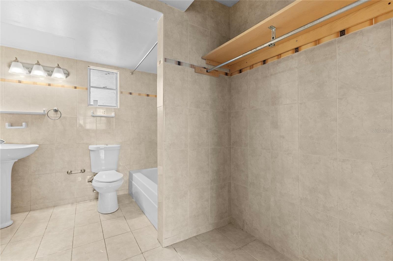 Image 12 of 18 For 1893 Ocean Drive 802