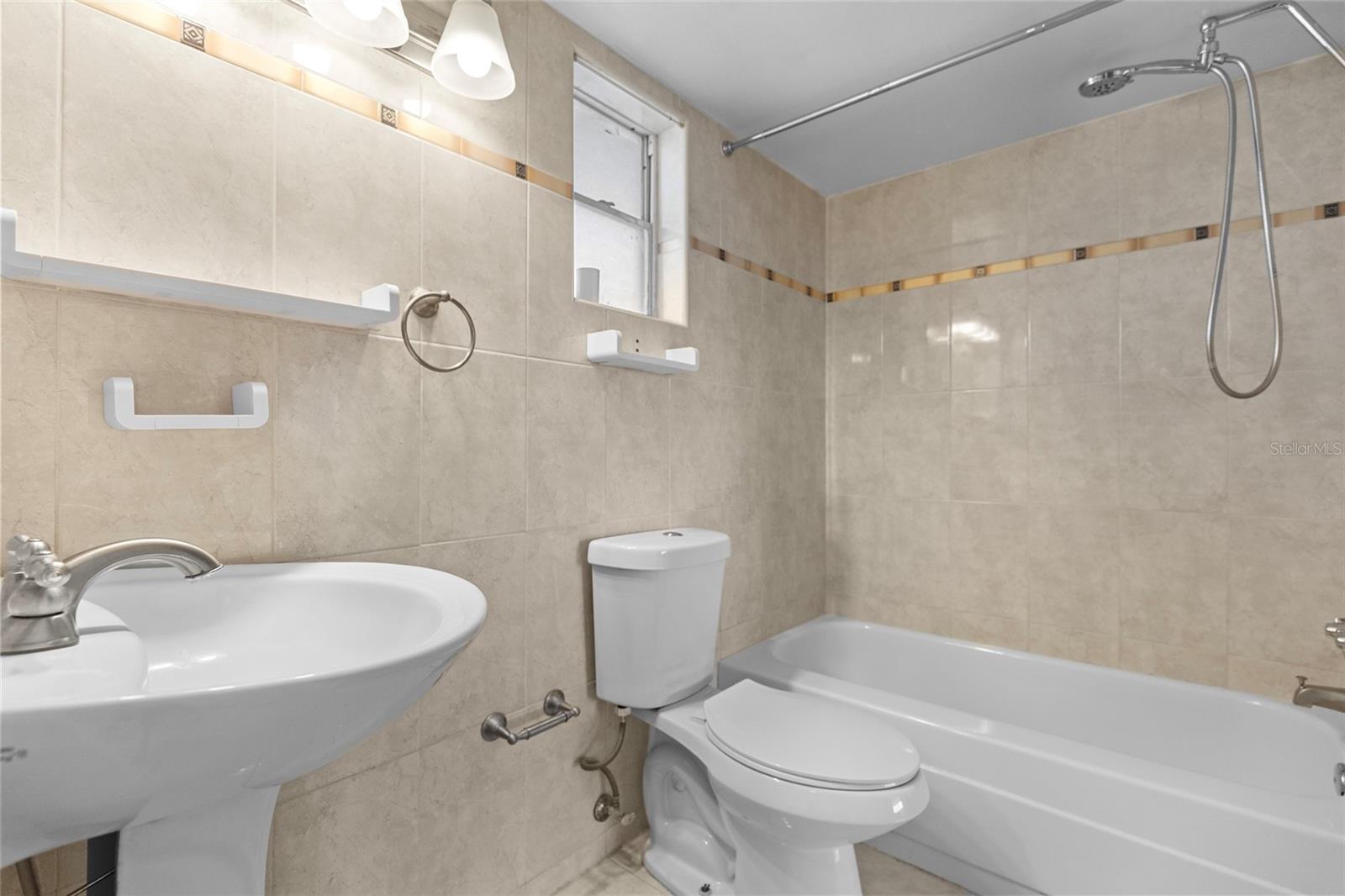 Image 13 of 18 For 1893 Ocean Drive 802