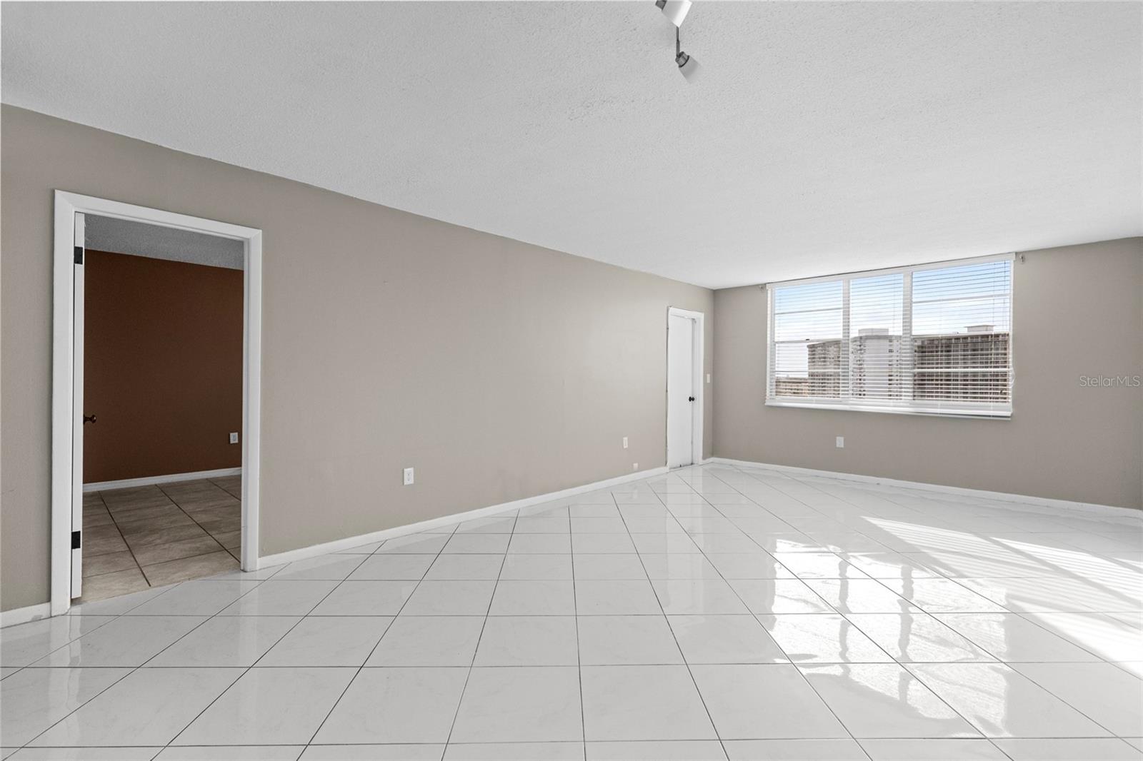 Image 9 of 18 For 1893 Ocean Drive 802