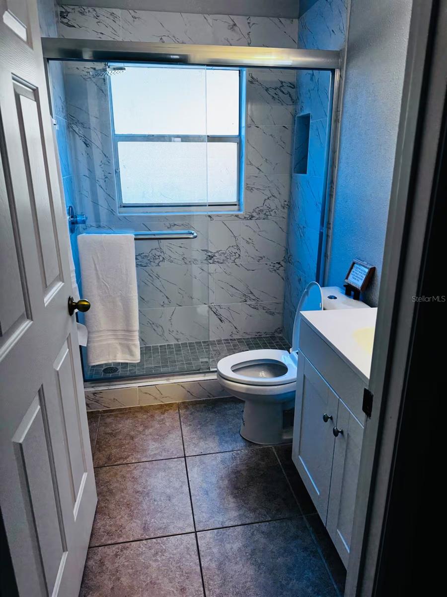 Image 10 of 16 For 406 Lake Shore Parkway