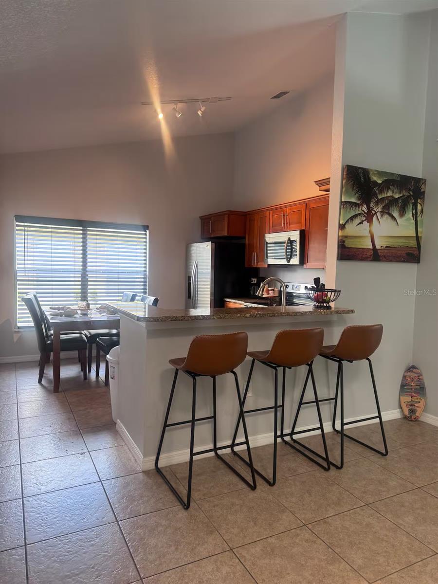 Image 2 of 16 For 406 Lake Shore Parkway