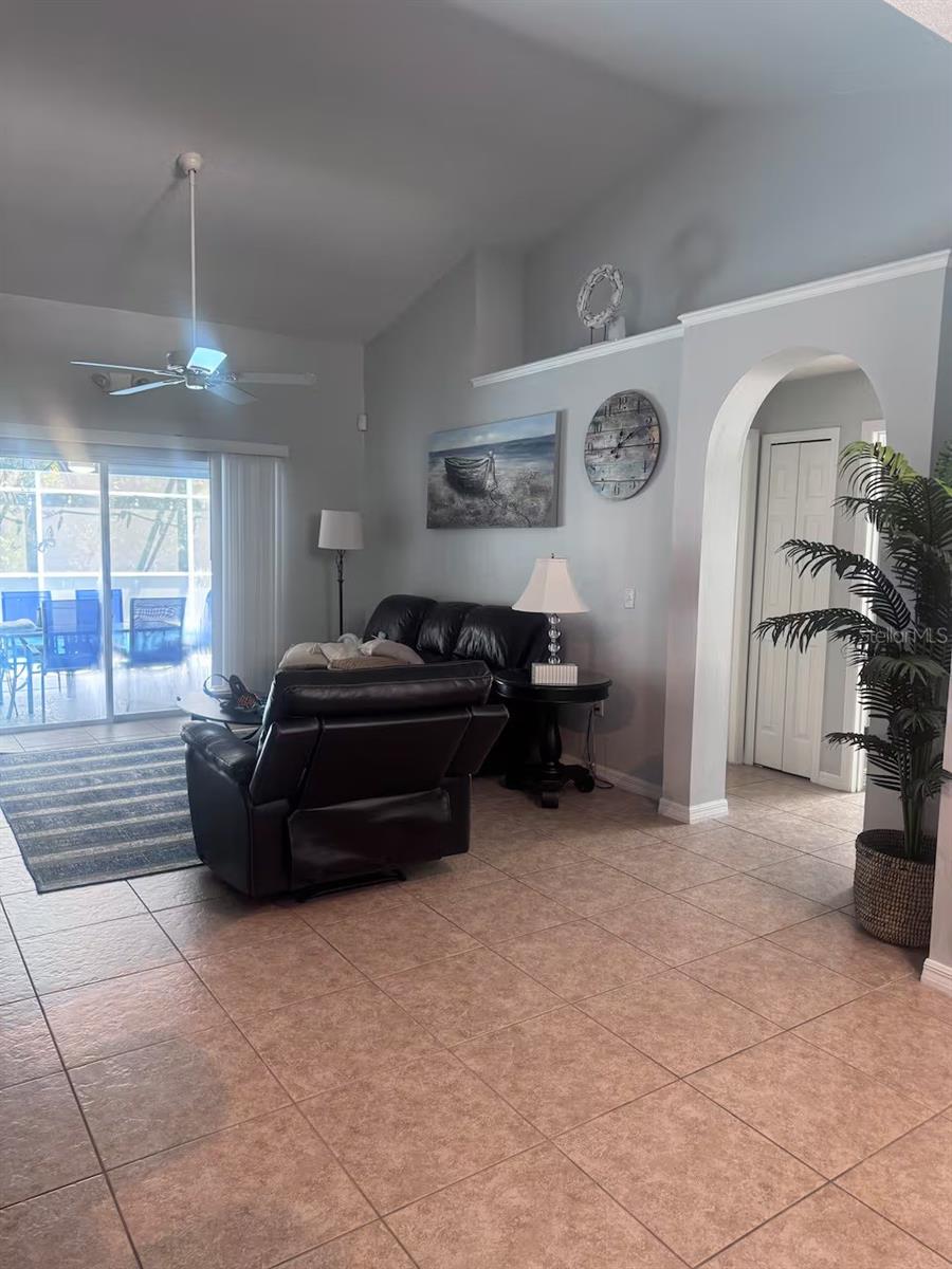 Image 4 of 16 For 406 Lake Shore Parkway