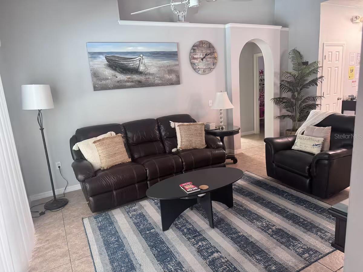 Image 5 of 16 For 406 Lake Shore Parkway