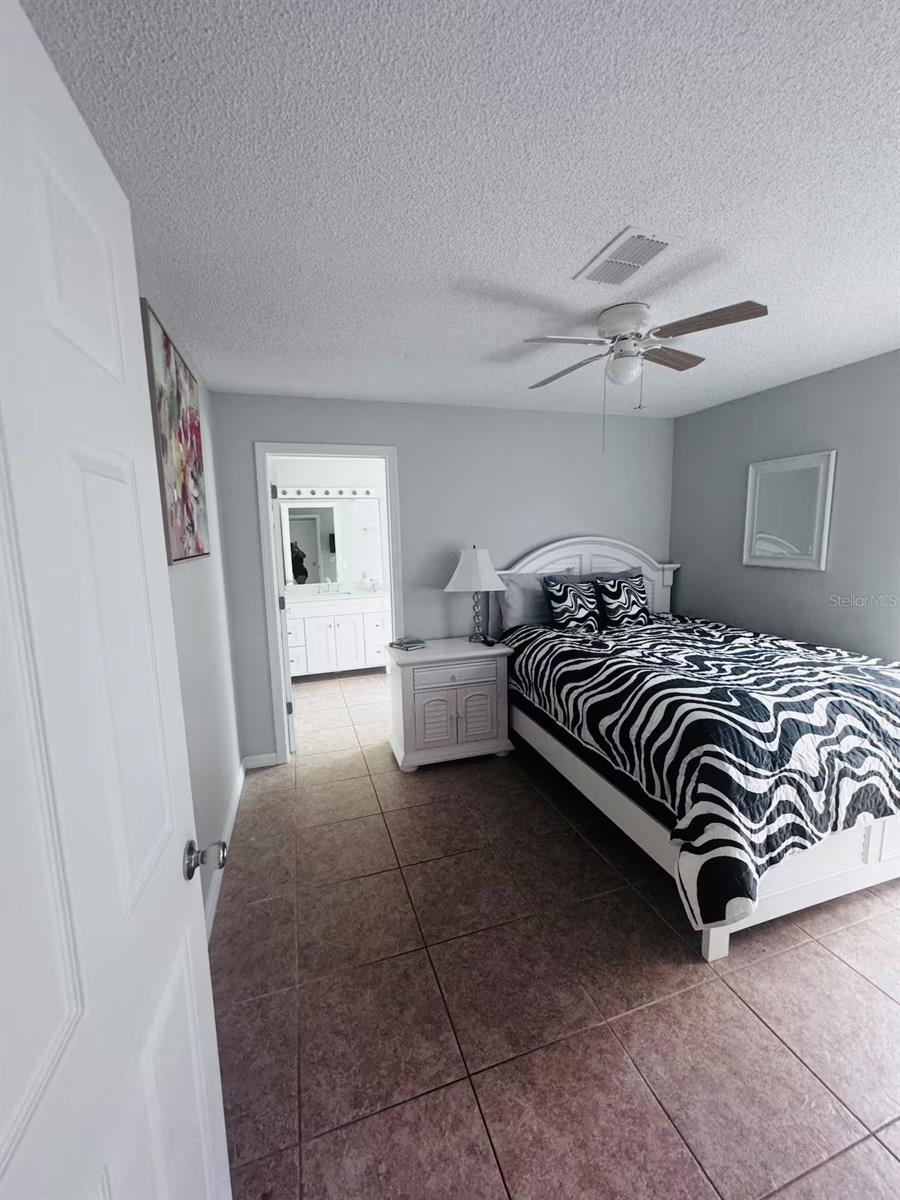 Image 7 of 16 For 406 Lake Shore Parkway