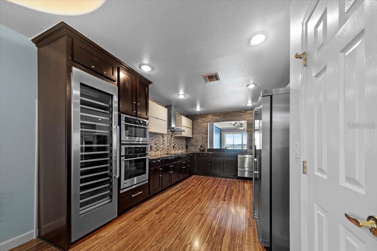 Image 10 of 43 For 8761 The Esplanade  9