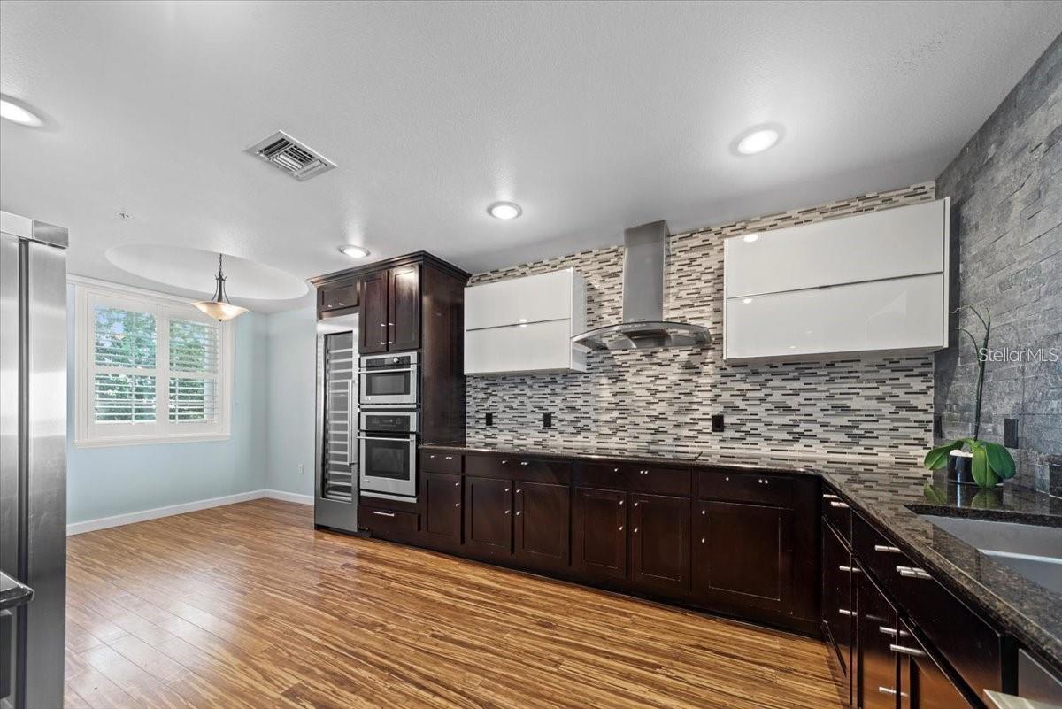 Image 14 of 43 For 8761 The Esplanade  9