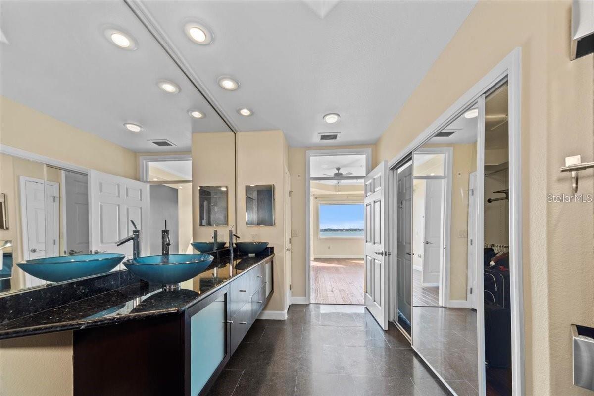 Image 26 of 43 For 8761 The Esplanade  9