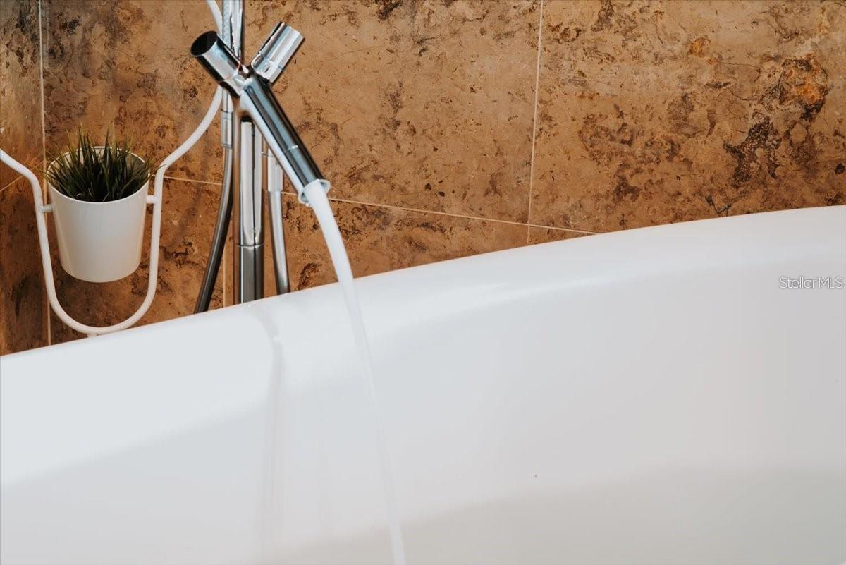 Image 29 of 43 For 8761 The Esplanade  9