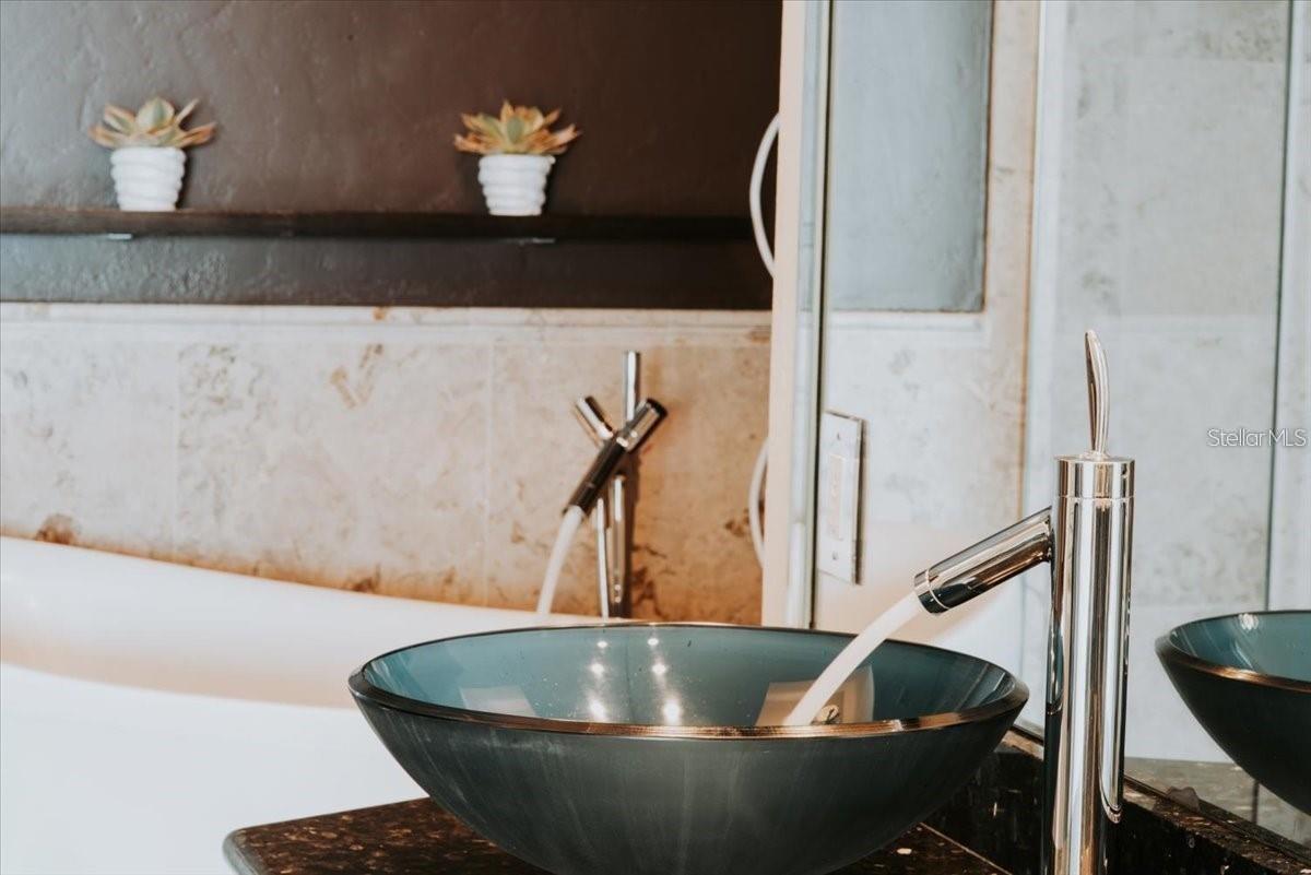 Image 34 of 43 For 8761 The Esplanade  9