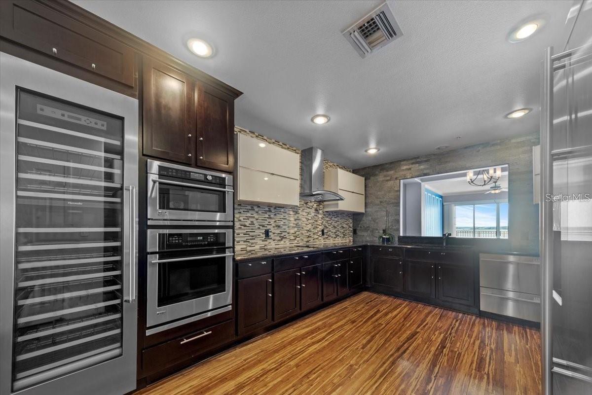 Image 9 of 43 For 8761 The Esplanade  9