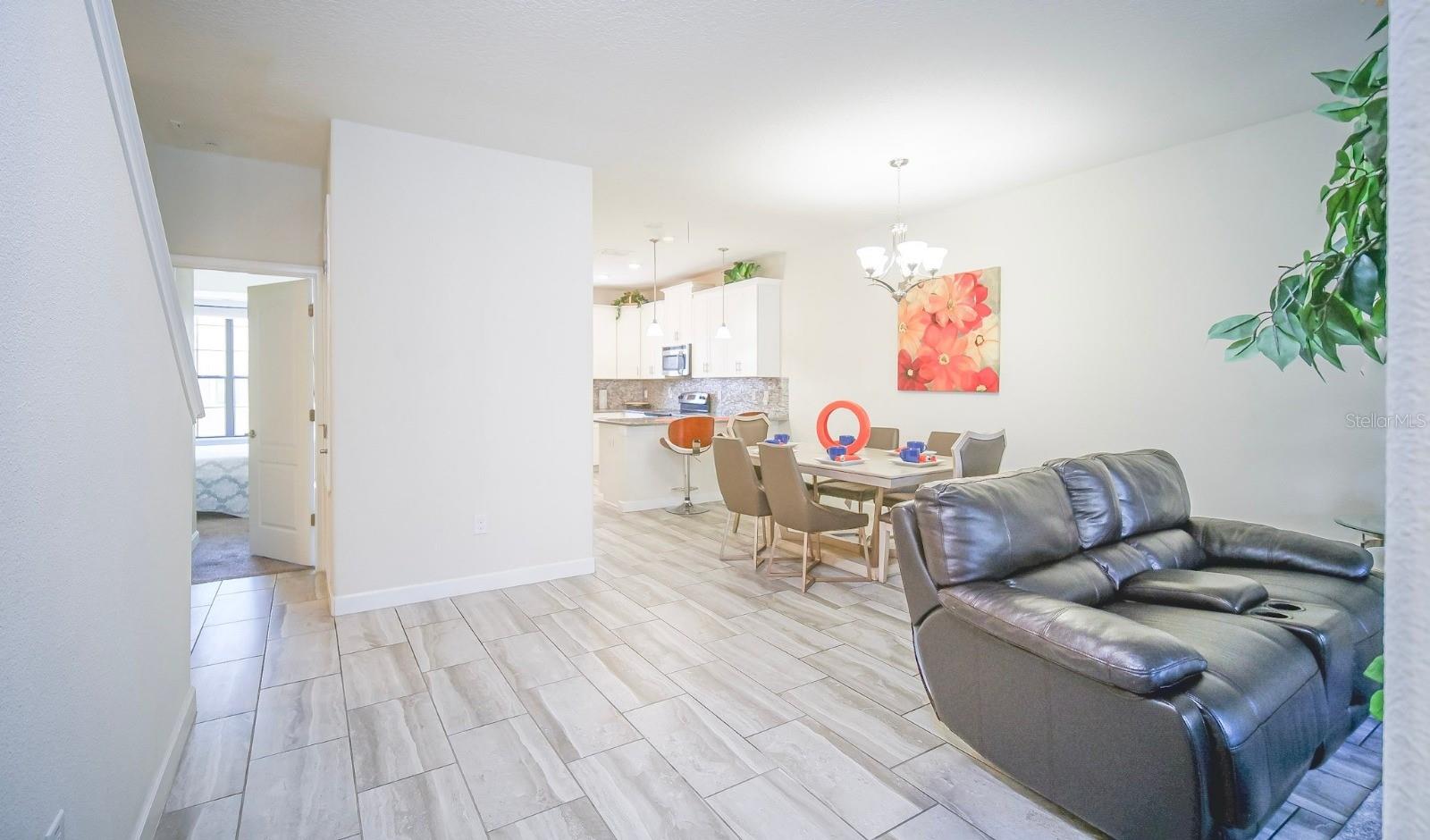 Image 10 of 28 For 895 Overpool Avenue