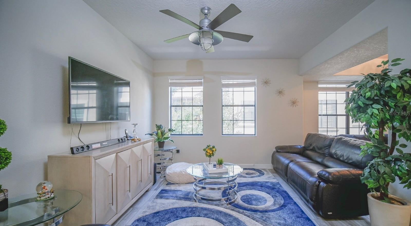 Image 14 of 28 For 895 Overpool Avenue