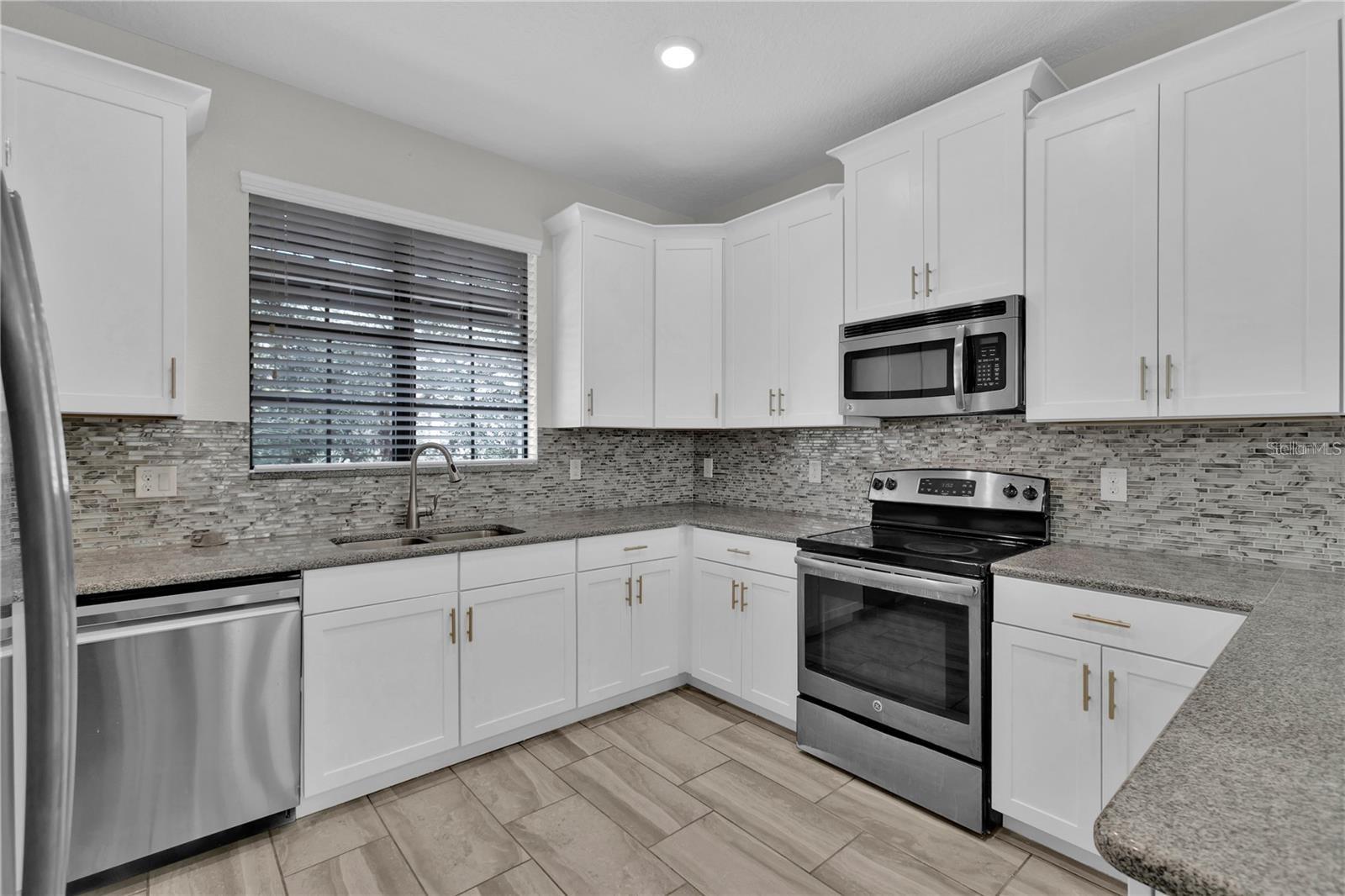 Image 15 of 28 For 895 Overpool Avenue