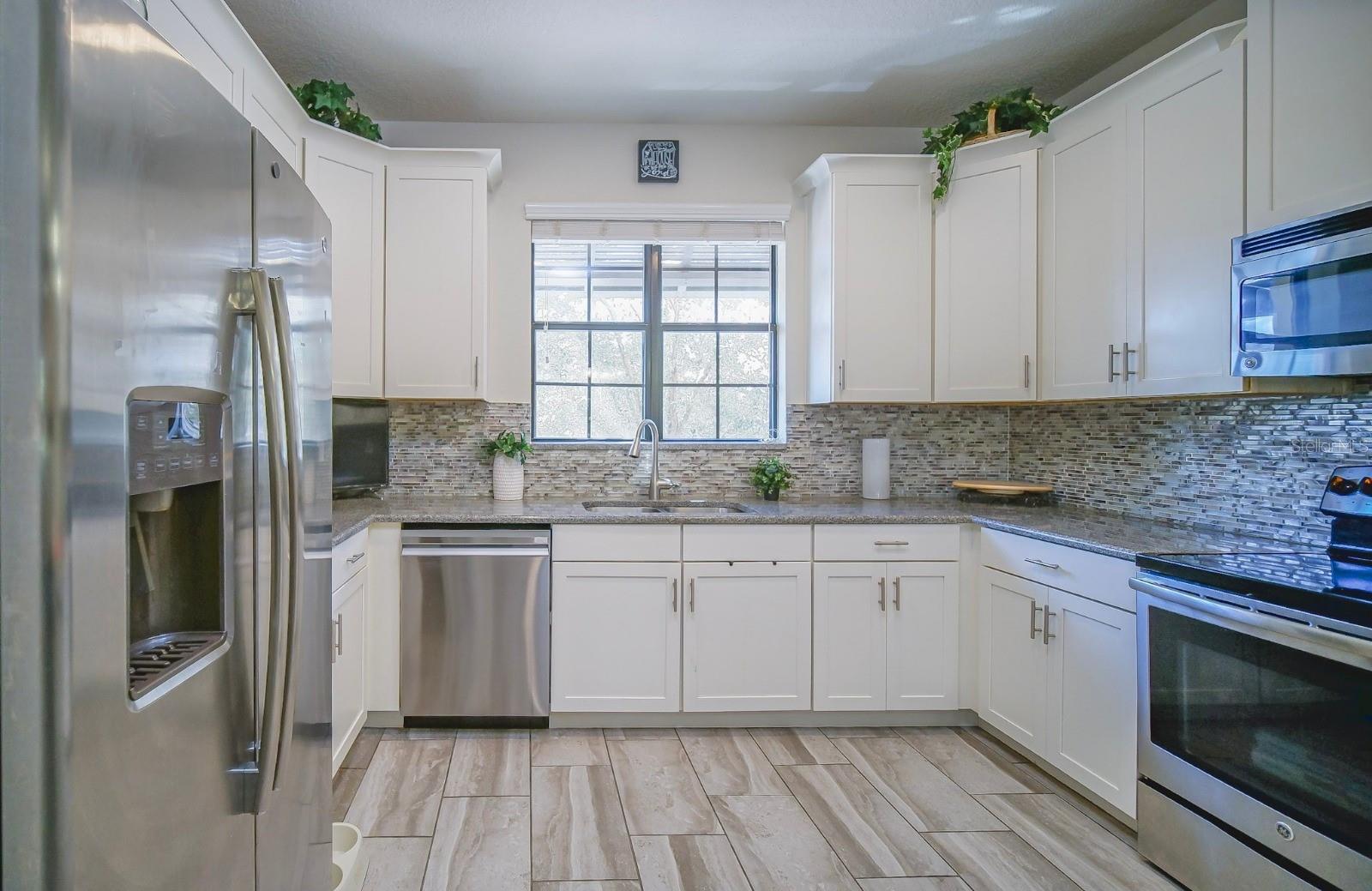 Image 16 of 28 For 895 Overpool Avenue