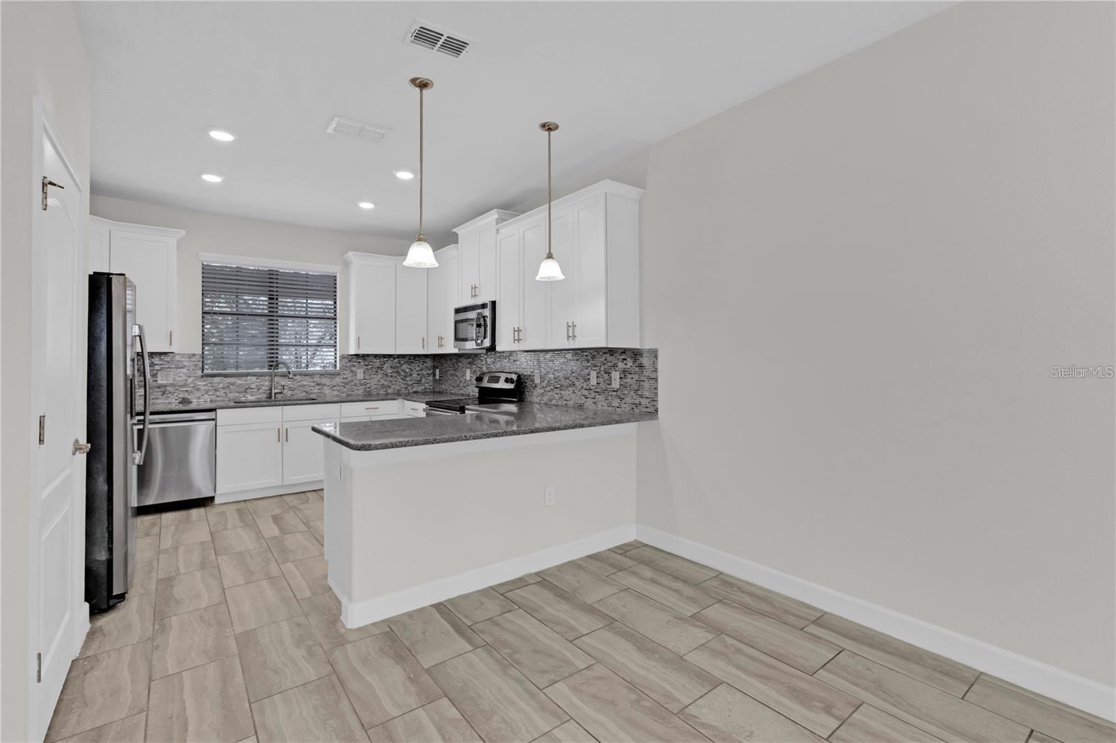 Image 17 of 28 For 895 Overpool Avenue