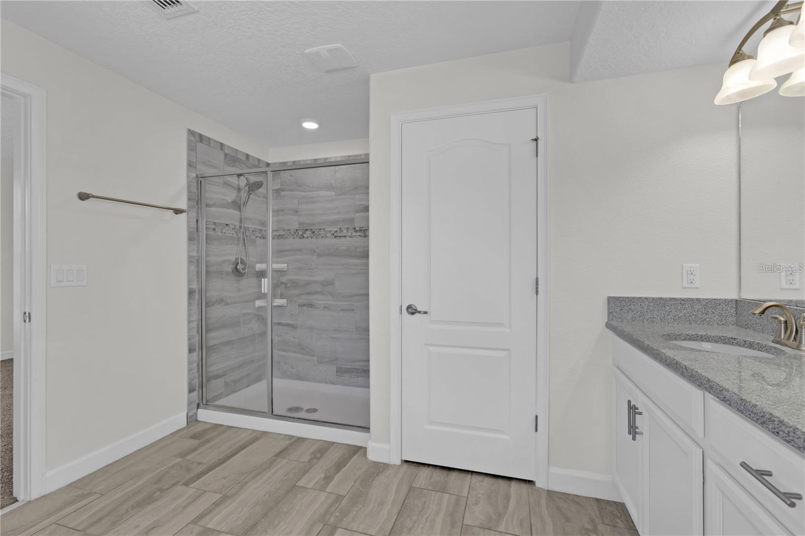 Image 26 of 28 For 895 Overpool Avenue