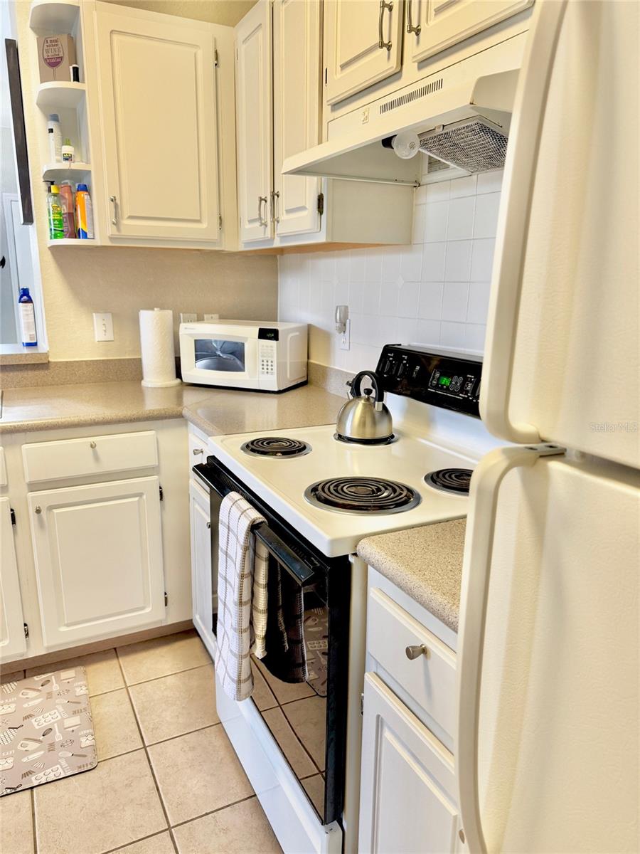 Image 4 of 48 For 8830 Dunes Court 12 306