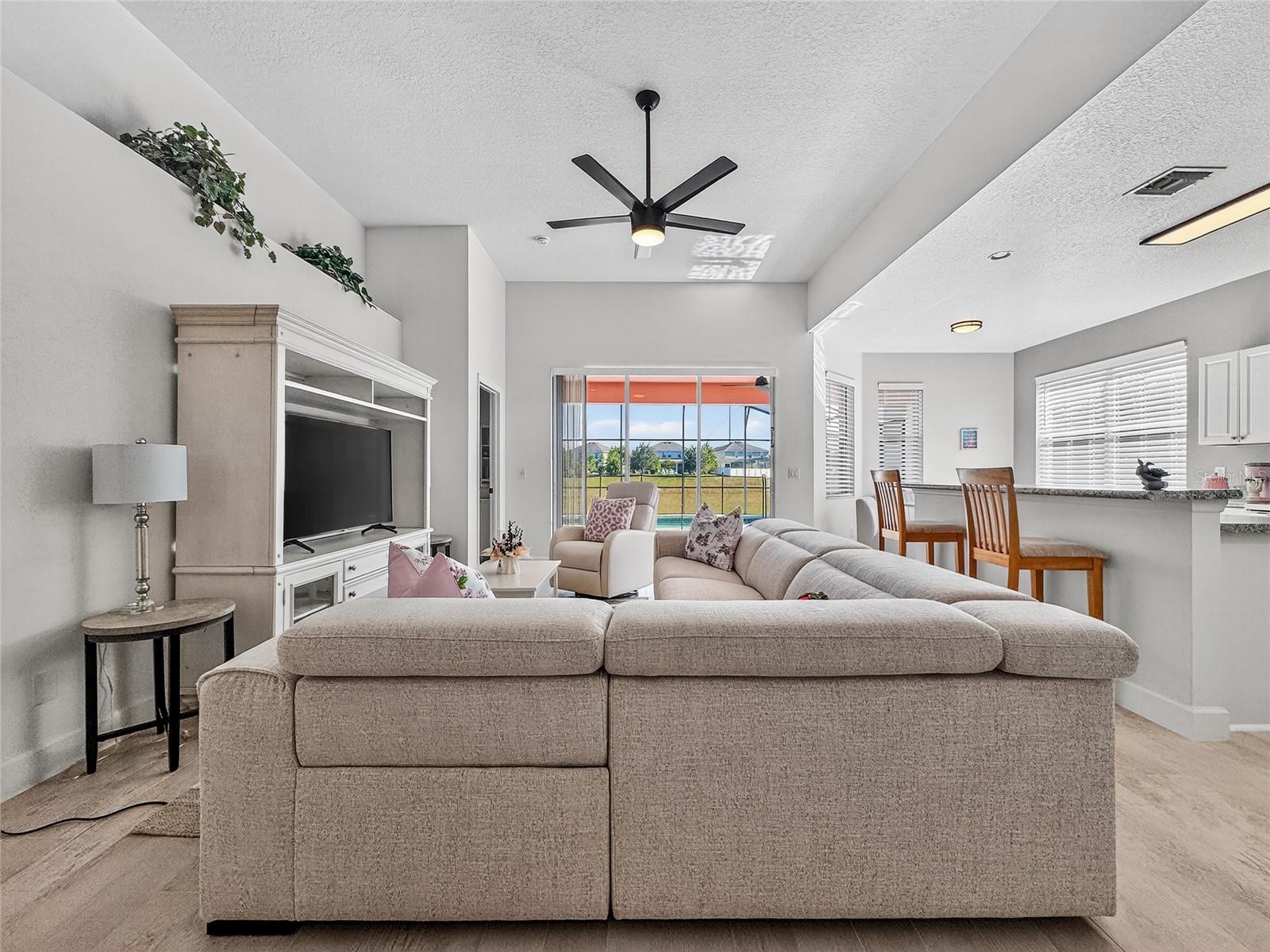 Image 10 of 57 For 467 Calabay Parc Boulevard