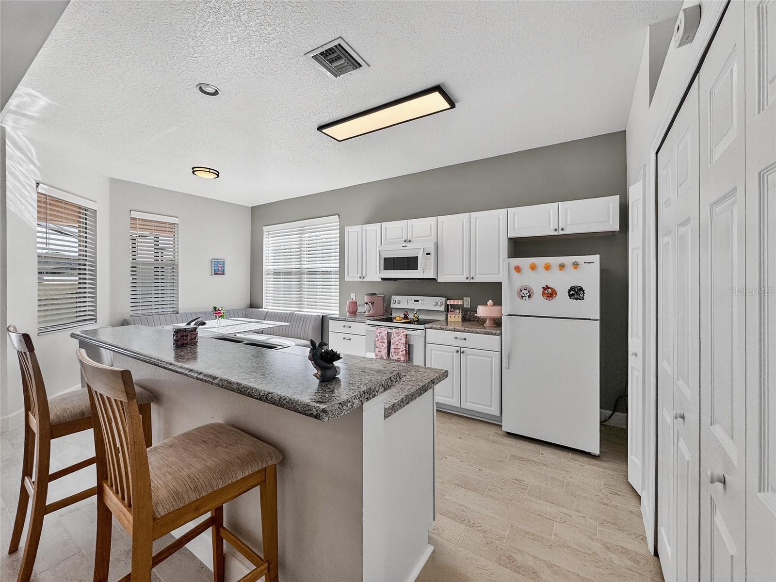 Image 13 of 57 For 467 Calabay Parc Boulevard