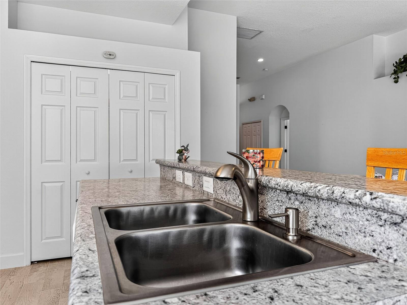 Image 16 of 57 For 467 Calabay Parc Boulevard