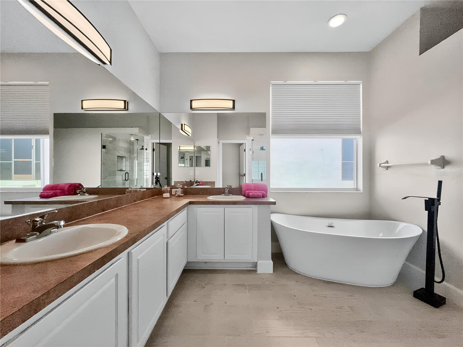 Image 29 of 57 For 467 Calabay Parc Boulevard