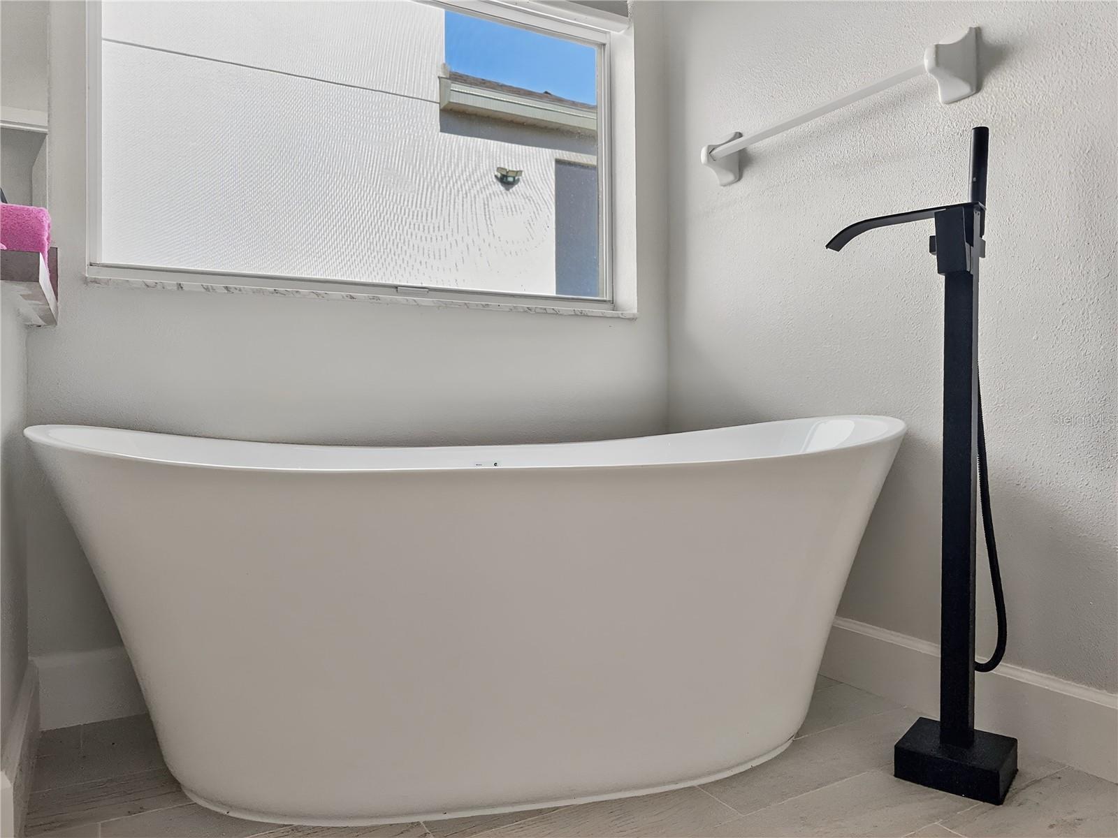 Image 30 of 57 For 467 Calabay Parc Boulevard