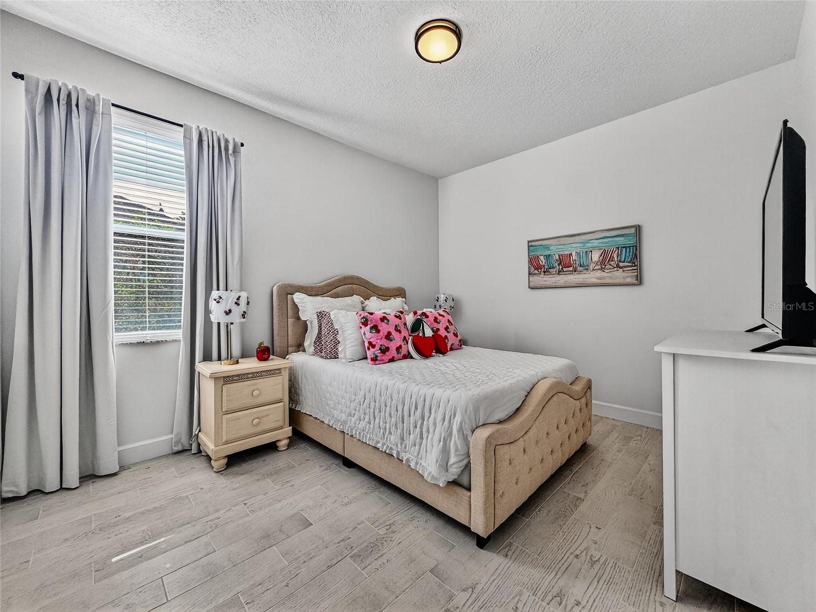 Image 33 of 57 For 467 Calabay Parc Boulevard