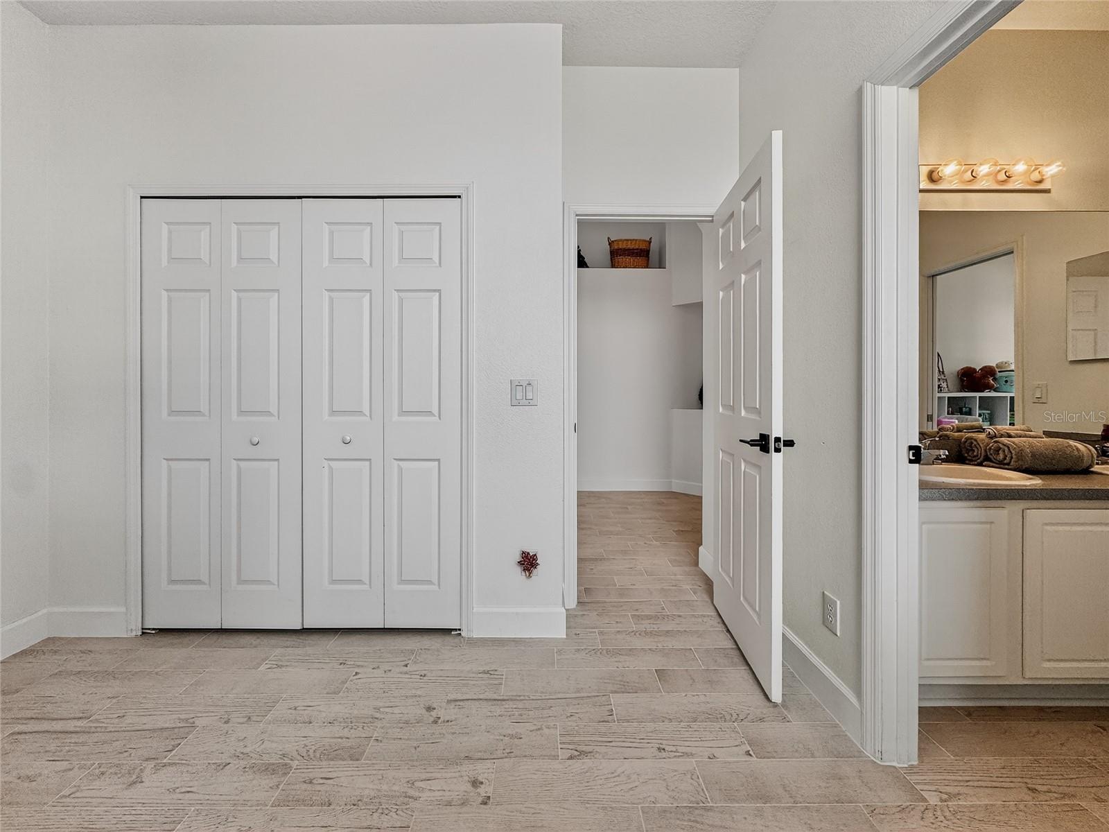 Image 37 of 57 For 467 Calabay Parc Boulevard