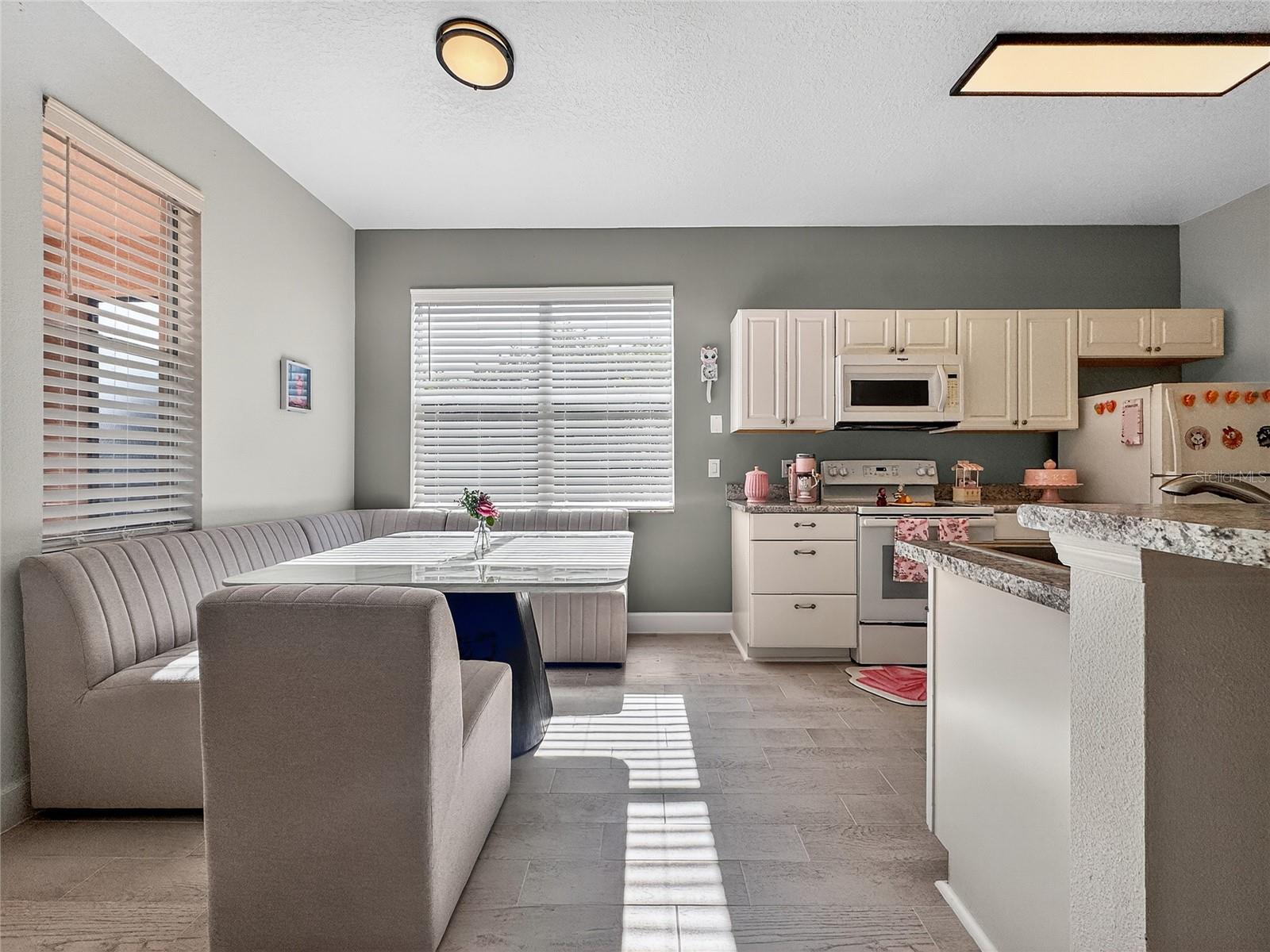 Image 4 of 57 For 467 Calabay Parc Boulevard