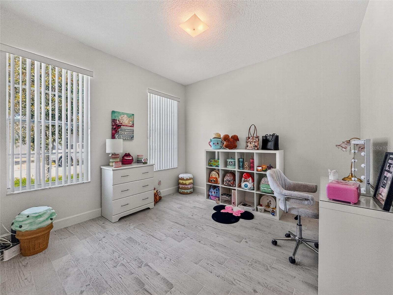 Image 41 of 57 For 467 Calabay Parc Boulevard