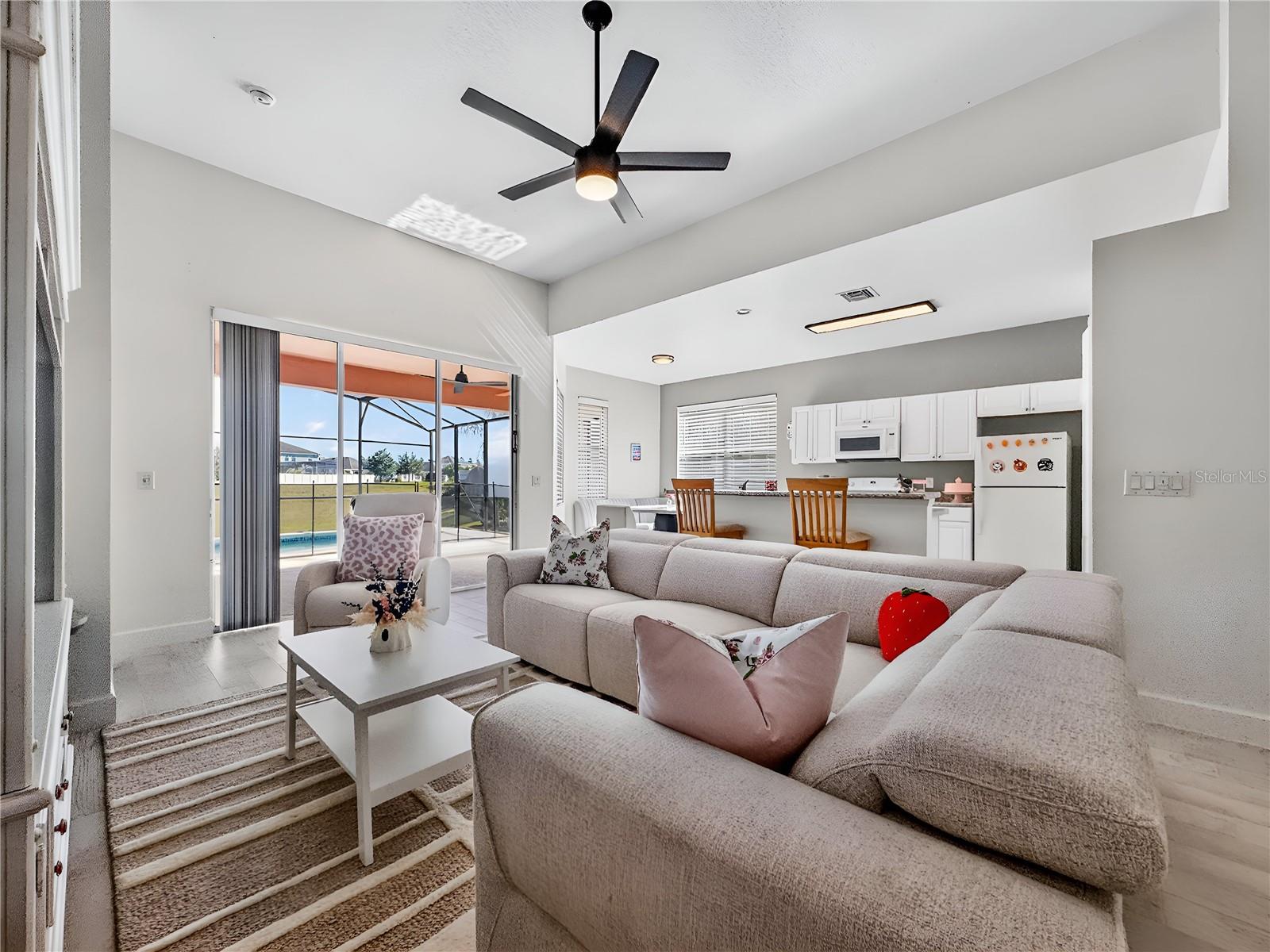 Image 45 of 57 For 467 Calabay Parc Boulevard