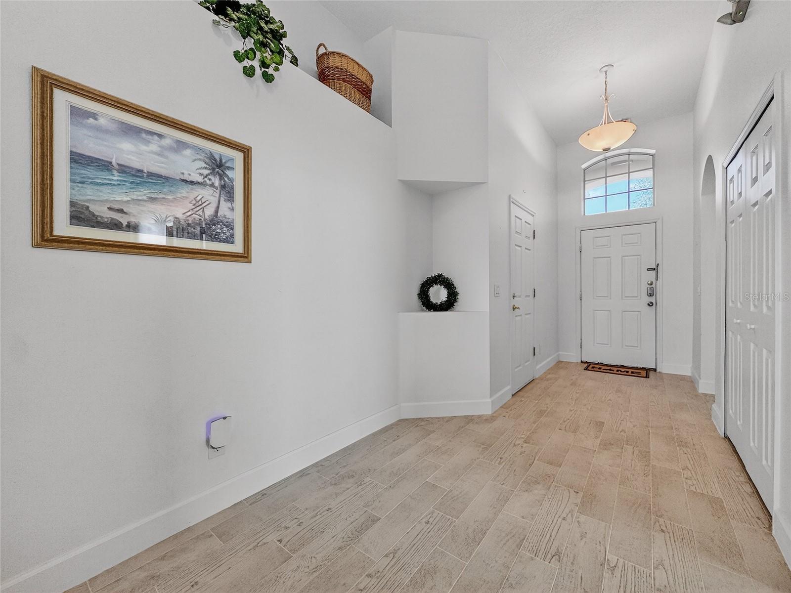 Image 9 of 57 For 467 Calabay Parc Boulevard