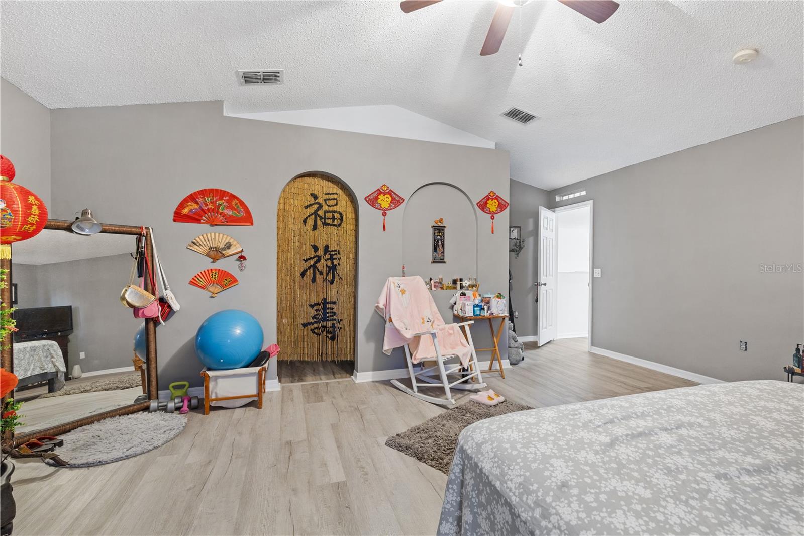 Image 11 of 26 For 633 Lobelia Drive