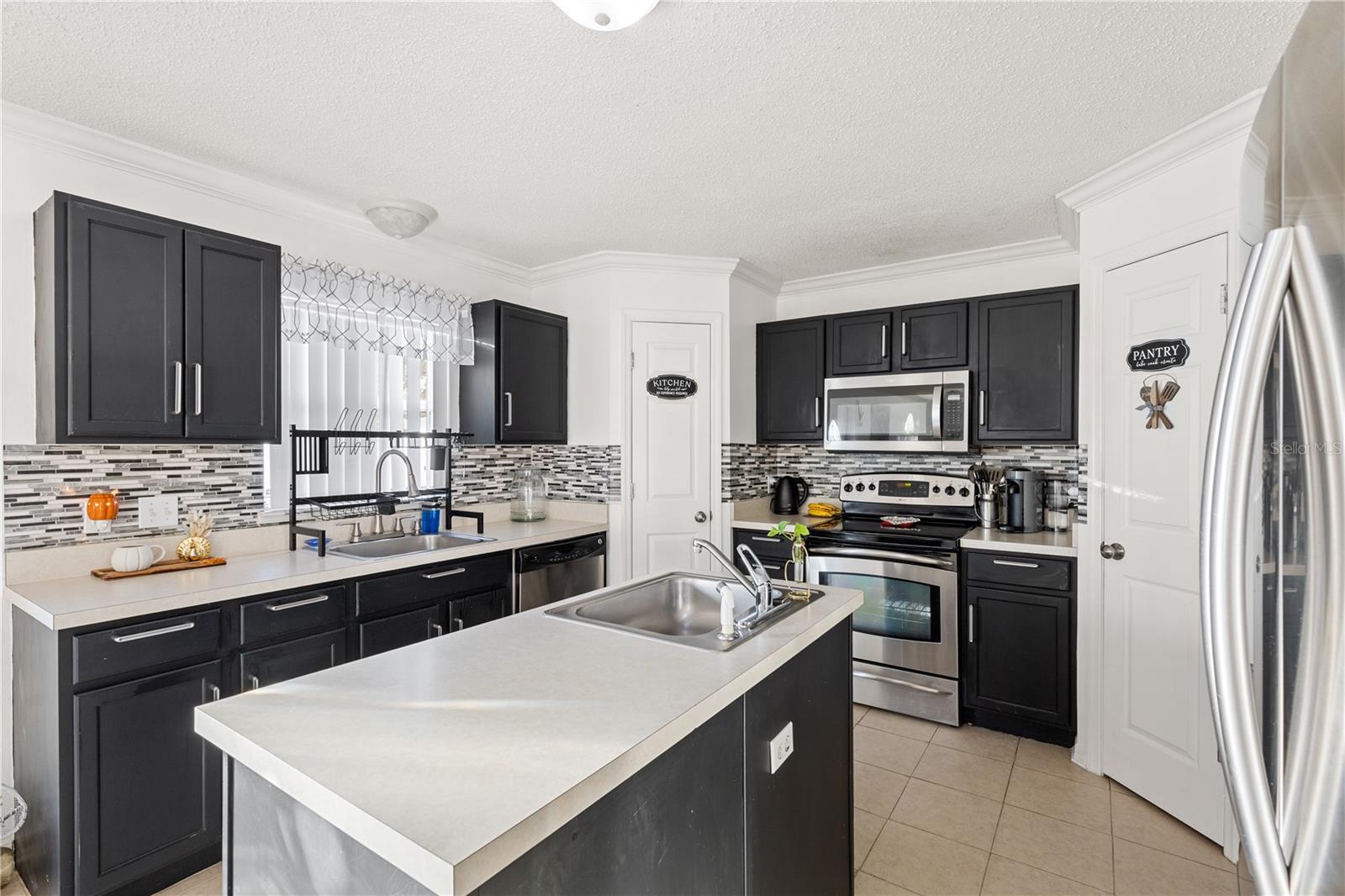 Image 5 of 26 For 633 Lobelia Drive