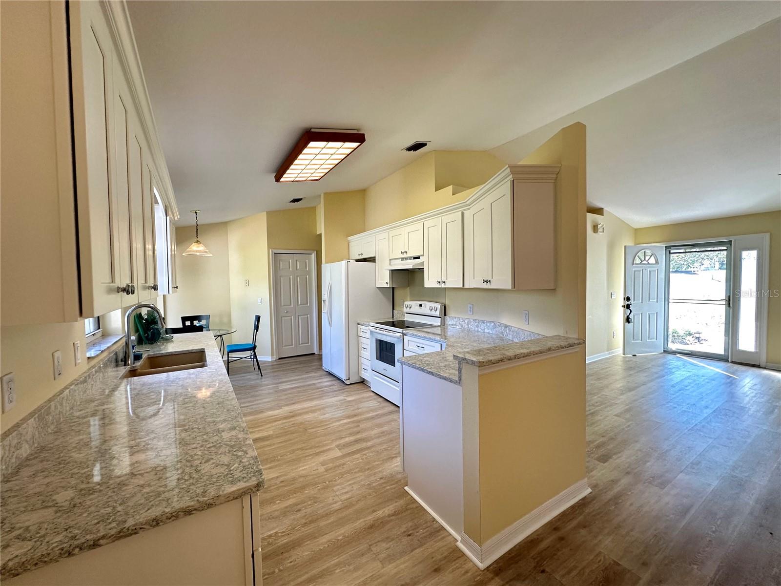 Image 4 of 41 For 5261 Se 15th Ave