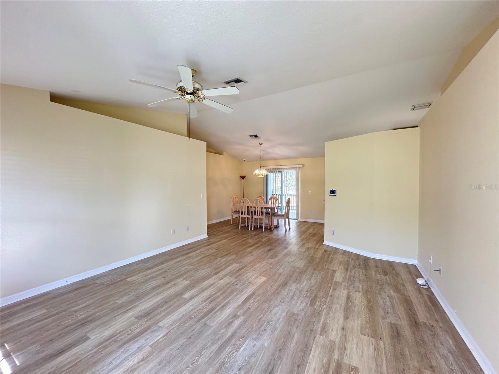 Image 5 of 41 For 5261 Se 15th Ave