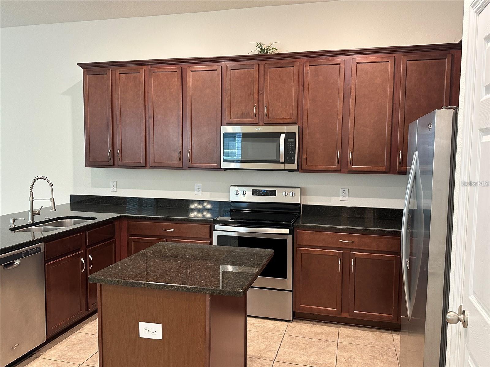 Image 4 of 38 For 12621 Salomon Cove Drive