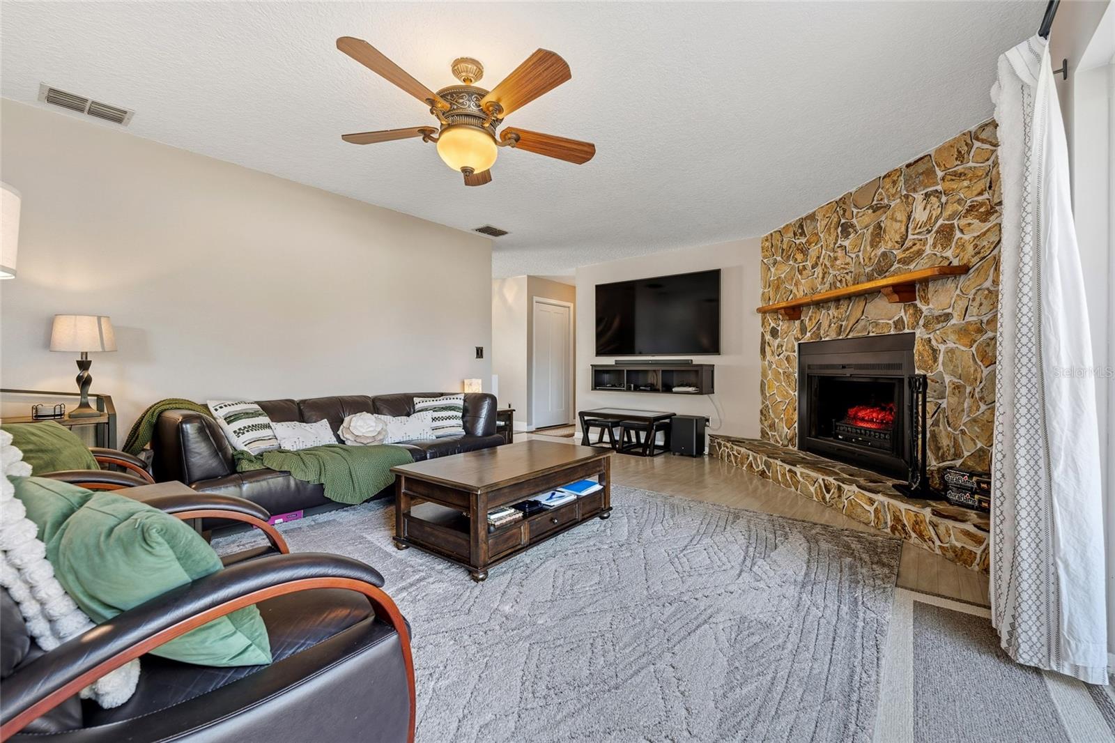 Image 5 of 32 For 1575 Skyline Drive