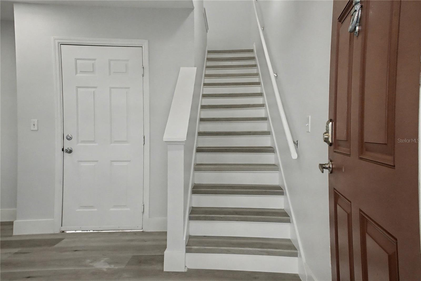 Image 14 of 34 For 1042 Waterside Drive