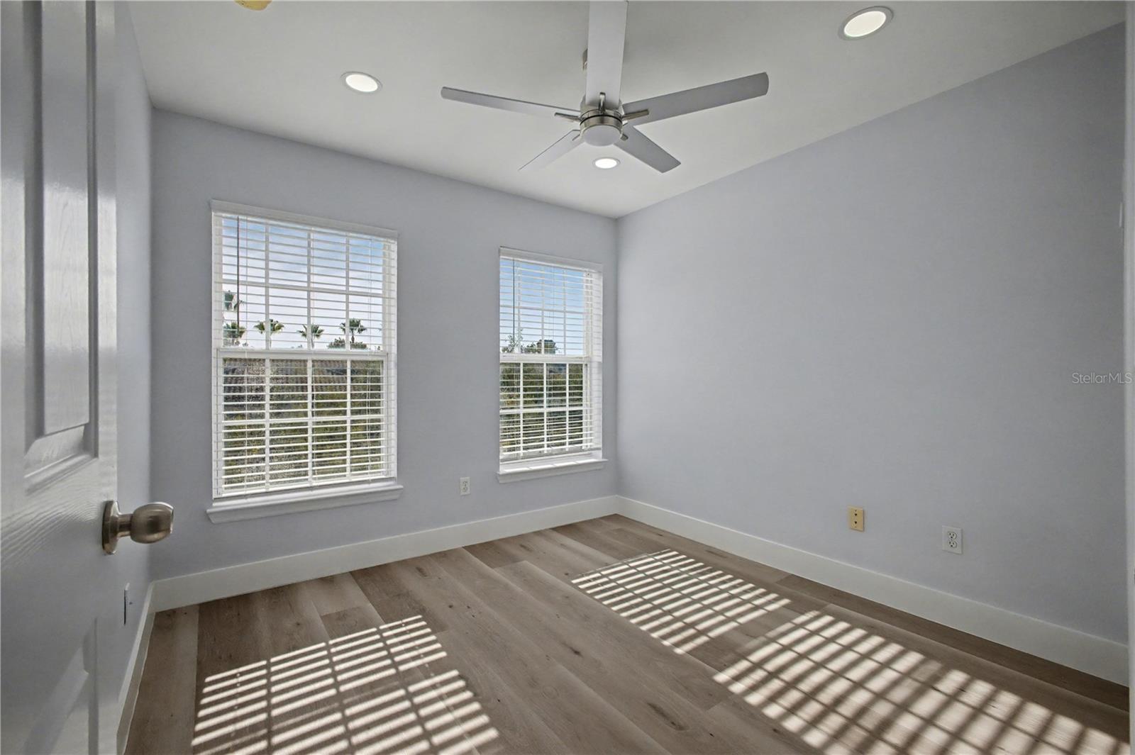 Image 15 of 34 For 1042 Waterside Drive