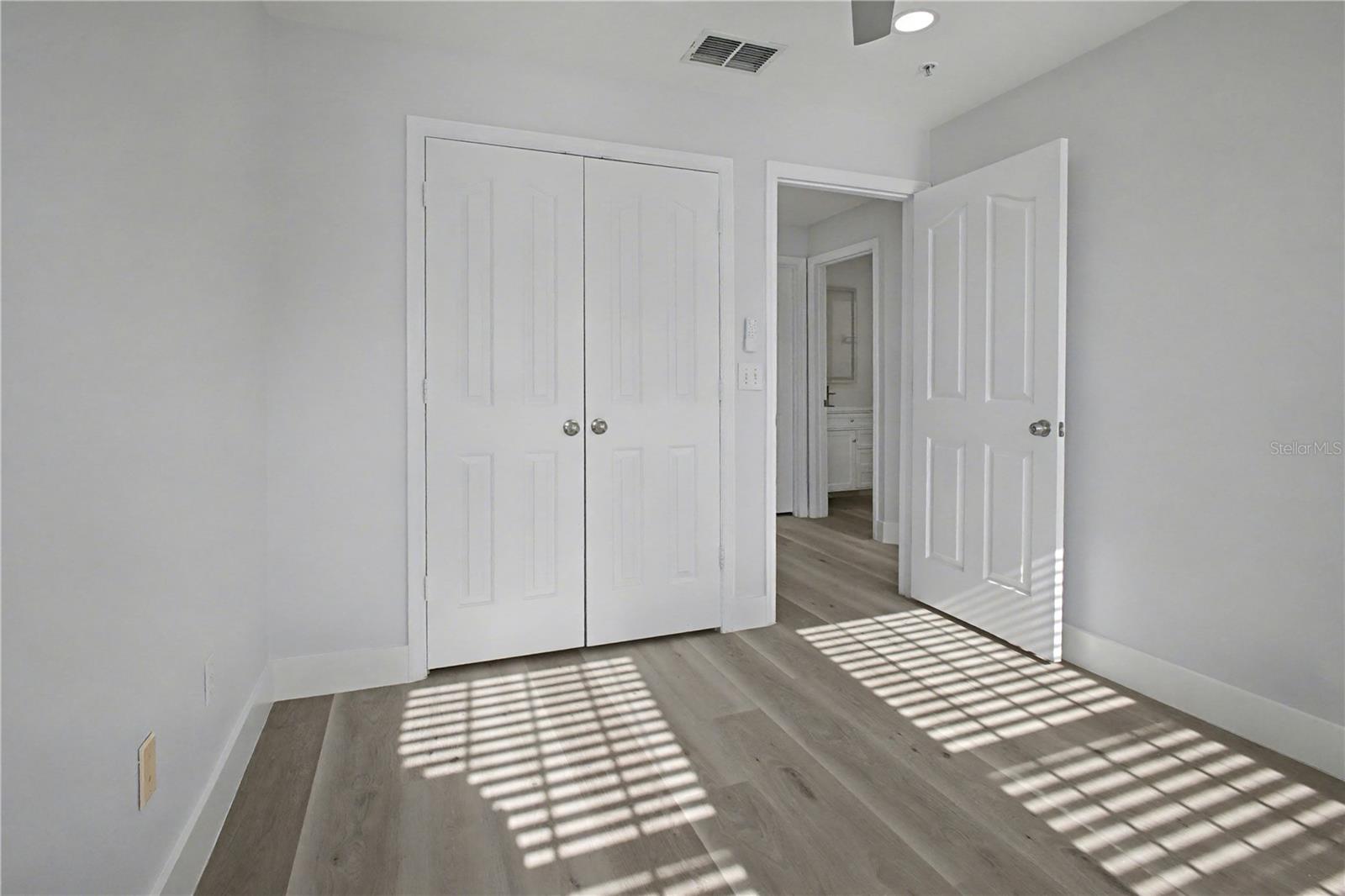 Image 18 of 34 For 1042 Waterside Drive