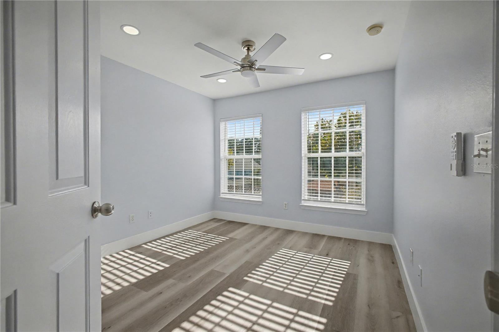 Image 19 of 34 For 1042 Waterside Drive